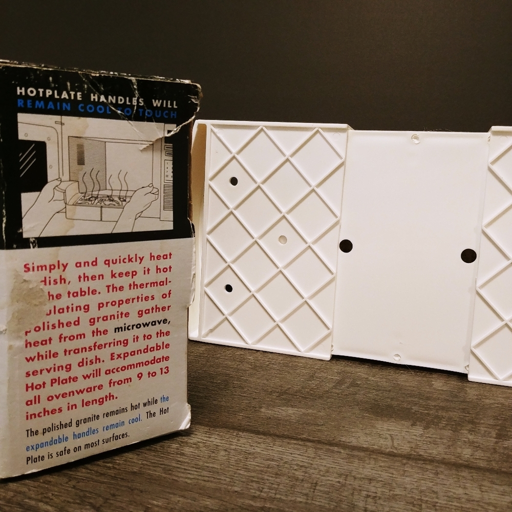 Granite Microwave Hot Plate. Vintage. White. Expandable. - Picture 2 of 4
